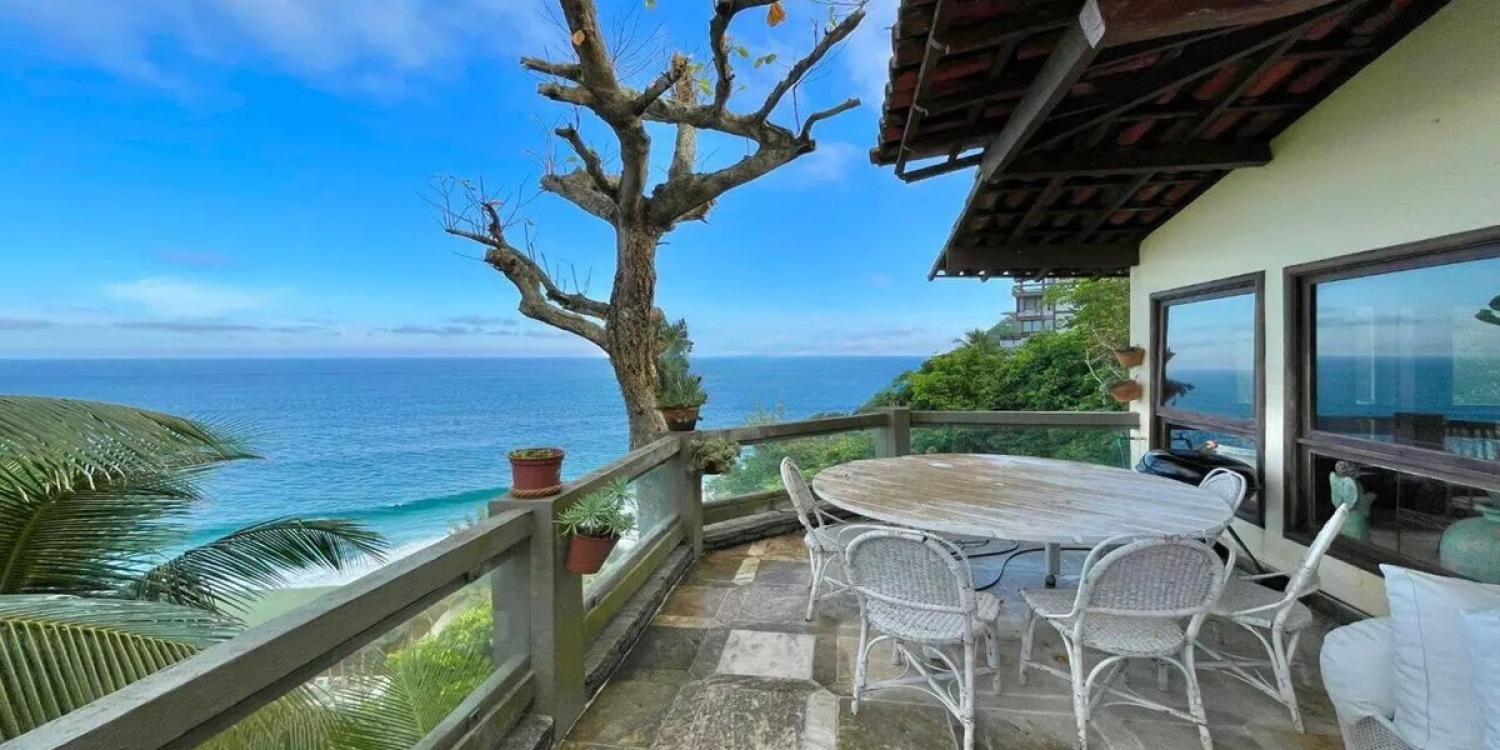 Casa de 4 quartos no Joá | Frente mar • Pronta