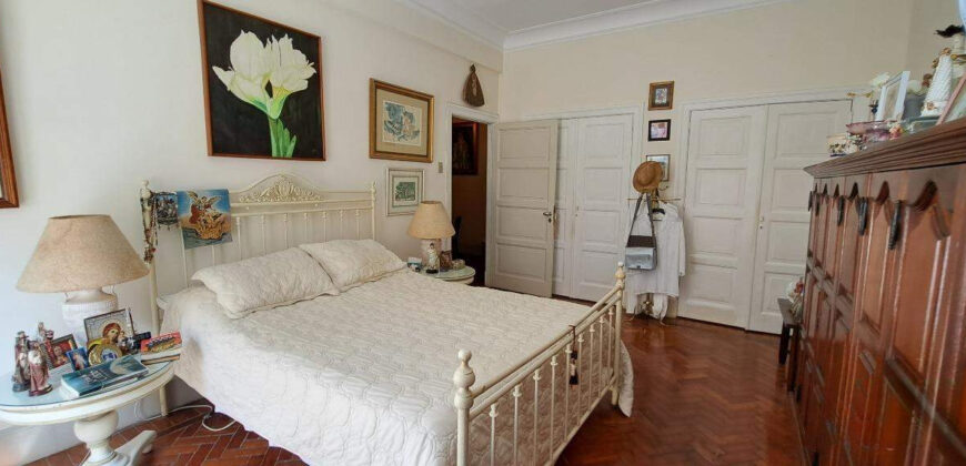 Apartamento de 2 quartos em Copacabana • Pronto