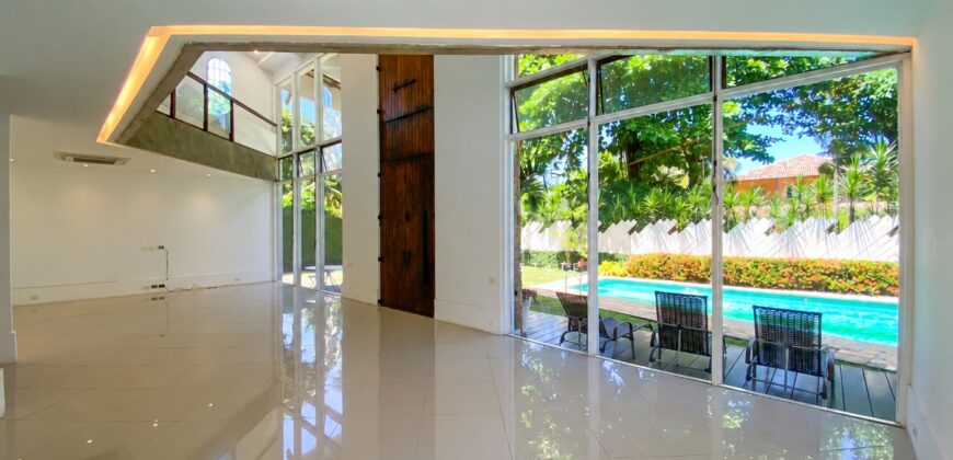 Casa de 5 quartos na Barra da Tijuca | Santa Helena • Pronta