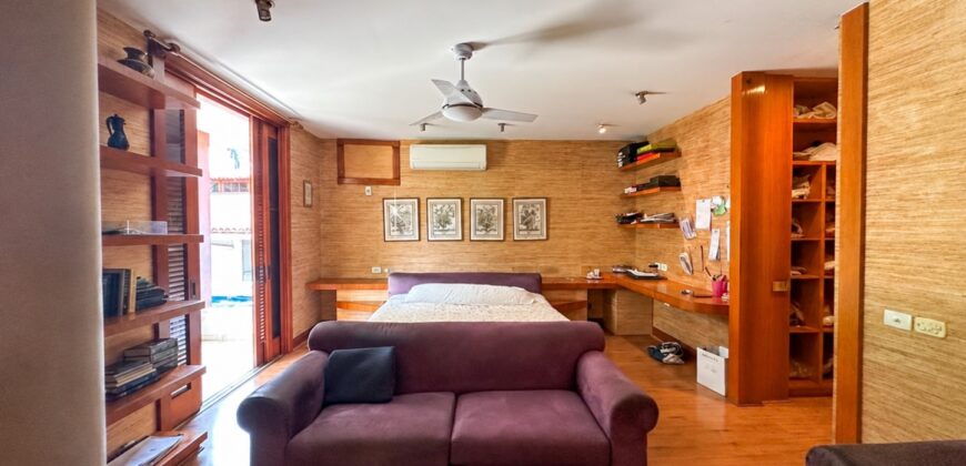 Casa de 4 quartos na Barra da Tijuca | Santa Helena • Pronta