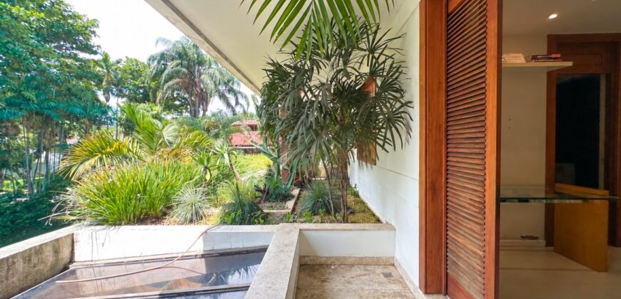Casa de 4 quartos na Barra da Tijuca | Santa Helena • Pronta