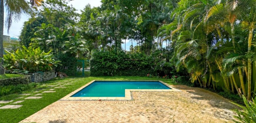 Casa de 4 quartos na Barra da Tijuca | Santa Helena • Pronta